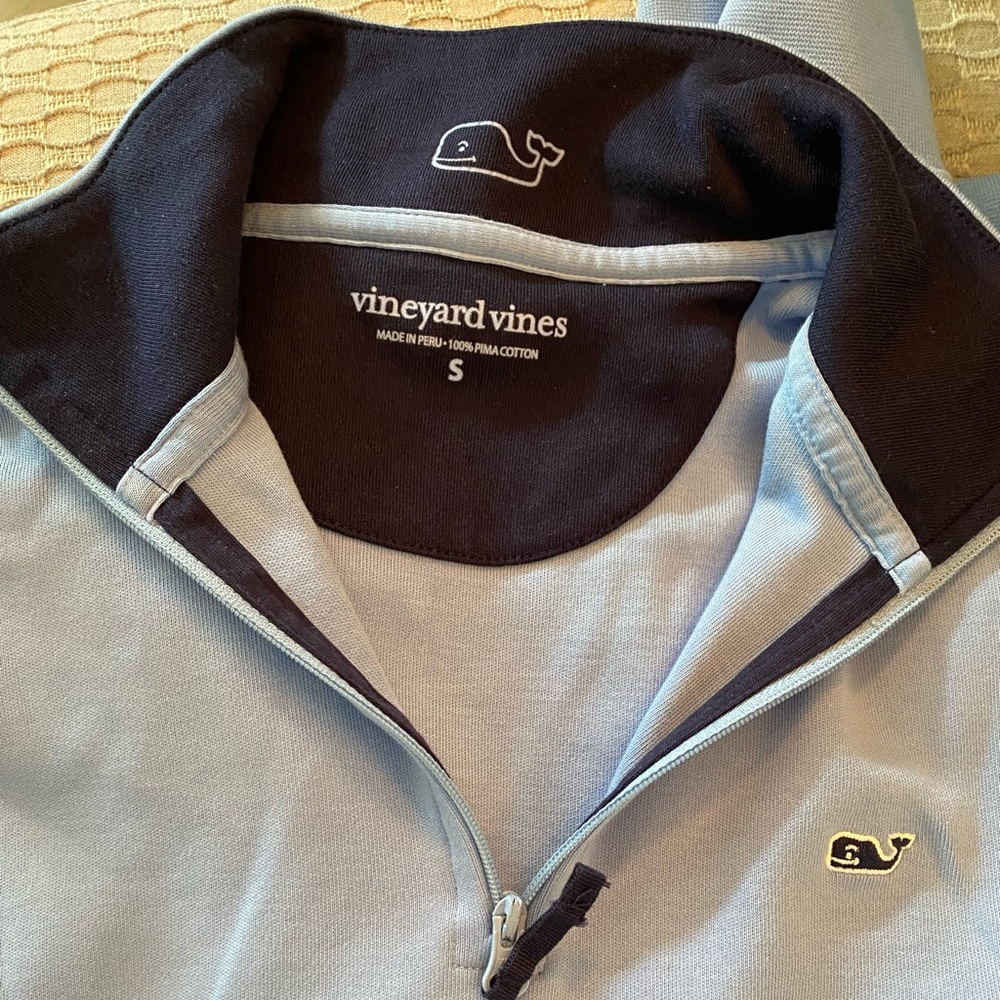 Men’s Small Vineyard Vines Saltwater Quarter Zip. Marlin with Navy in collar.